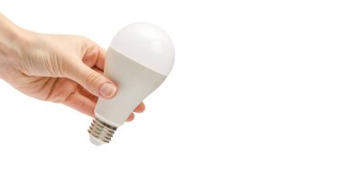 genç kızın düşük enerji ampul tutan el. Beyaz arka plan üzerinde izole. kopyalama alanı şablonu.