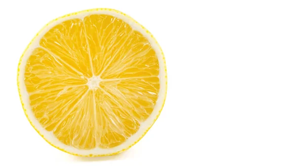 Gelbe reife Zitronenscheiben isoliert, Kopierraum, Vorlage — Stockfoto