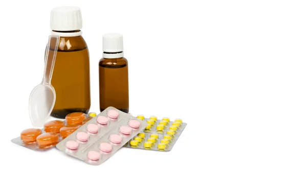 Eine Reihe von Medikamenten für eine schnelle Genesung und Aufrechterhaltung des Lebens. isoliert auf weißem Hintergrund. Kopierraum, Vorlage. — Stockfoto
