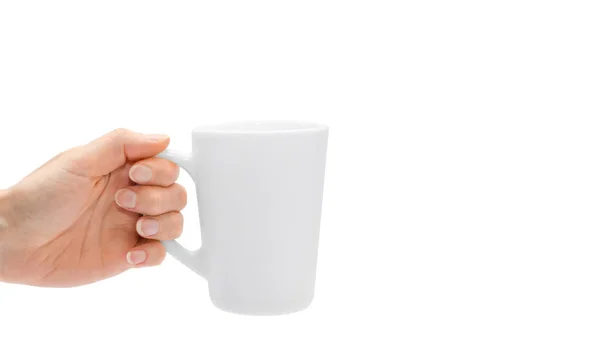 Mano de mujer sosteniendo taza blanca. Aislado sobre fondo blanco. copiar espacio, plantilla . — Foto de Stock