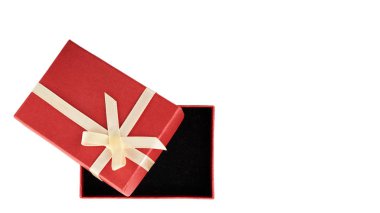 kırmızı kutu kravat mevcut. Beyaz arka plan üzerinde izole. kopyalama alanı şablonu