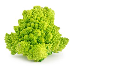 Beyaz arka plan üzerinde sağlık gıda izole iştah açıcı yeşil katedral brokoli. kopyalama alanı şablonu.
