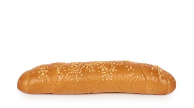 Beyaz arka planda, susam ile ev yapımı yiyecek izole hafif ve lezzetli baget ekmek. kopyalama alanı şablonu