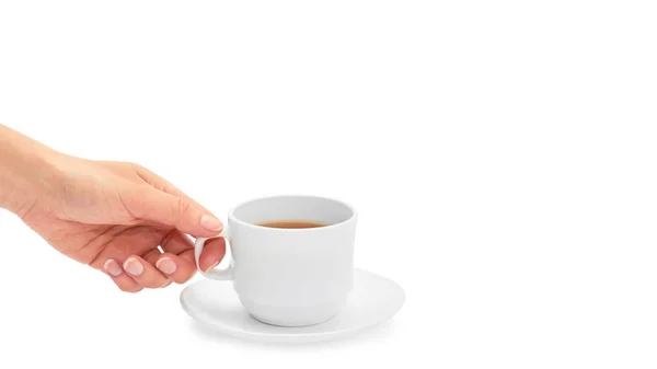 La mano femenina sostiene una taza de té. Aislado sobre fondo blanco. copiar espacio, plantilla — Foto de Stock