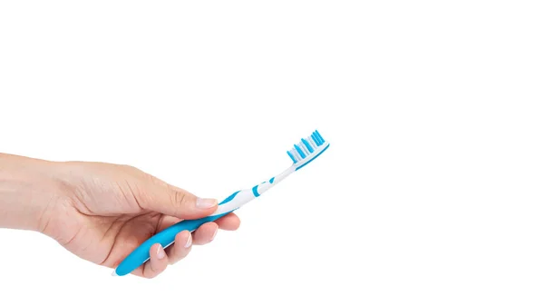 Beyaz arka plan üzerinde izole diş fırçası tutan el. kopyalama alanı şablonu — Stok fotoğraf