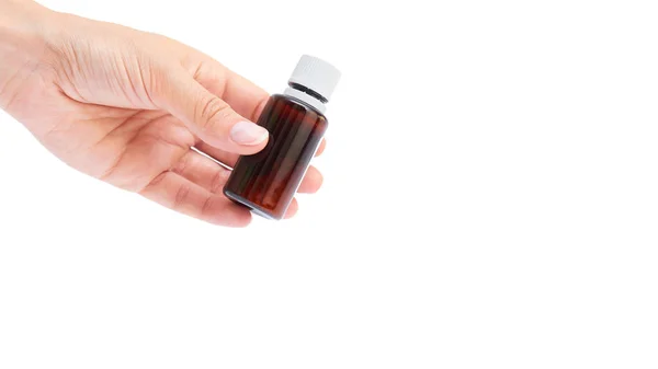 Mão segurando pílulas homeopáticas isoladas em fundo branco. espaço de cópia, modelo — Fotografia de Stock