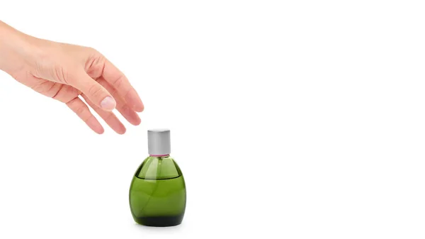 Mão feminina segurando frasco de perfume. Isolado em fundo branco. espaço de cópia, modelo — Fotografia de Stock