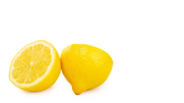 Витаминный желтый лимон. Изолированный на белом фоне. скопировать пространство, шаблон — стоковое фото