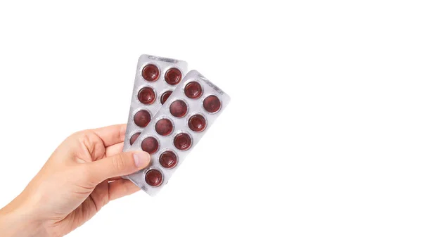 Pilules médicales en plaquette thermoformée à la main isolée sur fond blanc. espace de copie, modèle — Photo