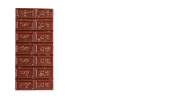 Barre de chocolat avec des noix isolées sur fond blanc. espace de copie, modèle — Photo