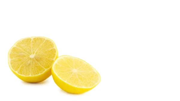 Желтый медицинский лимон выделен на белом фоне, здоровая пища. скопировать пространство, шаблон . — стоковое фото