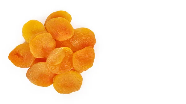 美味しくて健康的な干し杏は、白い背景に、健康的な甘いスナックに分離されました。コピー スペース テンプレート — ストック写真