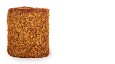 Beyaz arka plan üzerinde ev yapımı tatlı izole süt İsviçre rulo kek lezzetli çikolata. kopyalama alanı şablonu