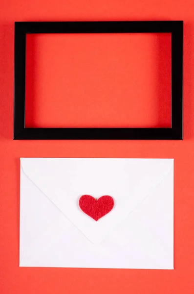 Paper envelope with red heart composition on red background. — Stock Photo, Image