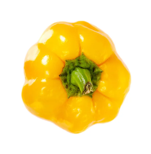 Syrová žlutá paprika, čerstvé a zdravé jídlo. Izolováno na bílém. — Stock fotografie