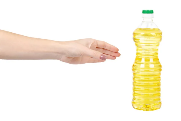 Чиста соняшникова олія в пластиковій пляшці. Приправа для салатів . — стокове фото