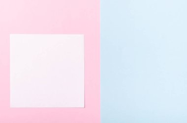 Renkli kağıt kompozisyonu. Düz konum, düzen ve tablo üstü.