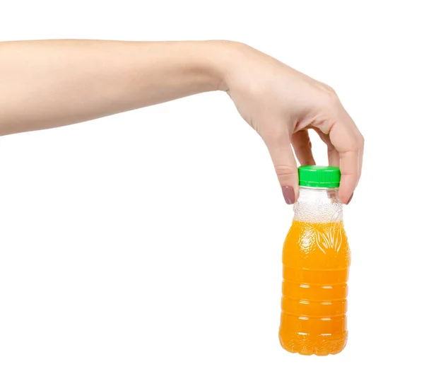 Jus d'orange dans une petite bouteille en plastique pour enfants. Boisson saine . — Photo