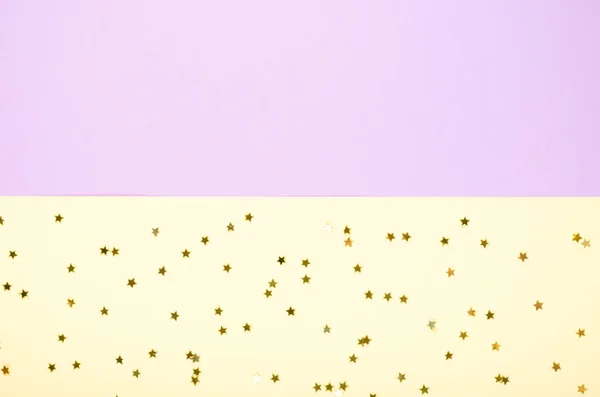 Состав золотых звёзд на цветном фоне. Плоский лежал . — стоковое фото