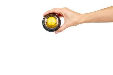 Sarı plastik jimnastik topu. Bilek için egzersiz aletleri. Spor aracı.