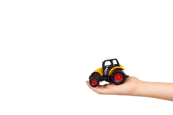 Giocattolo traktor di plastica gialla. Veicolo agricolo, attrezzatura per il raccolto . — Foto Stock