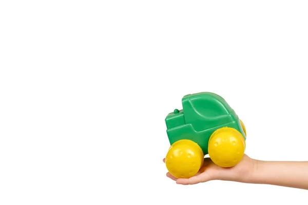 Plastikgrünes Spielzeugauto mit großen gelben Rädern. — Stockfoto