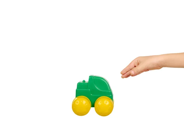 Plastikgrünes Spielzeugauto mit großen gelben Rädern. — Stockfoto