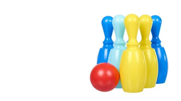 ボーリングゲームのためのプラスチック色のスキル。子供のおもちゃ. — ストック写真