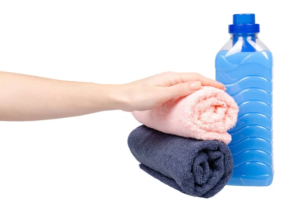 Blauwe wasverzachter in plastic fles en stof, handdoek. — Stockfoto