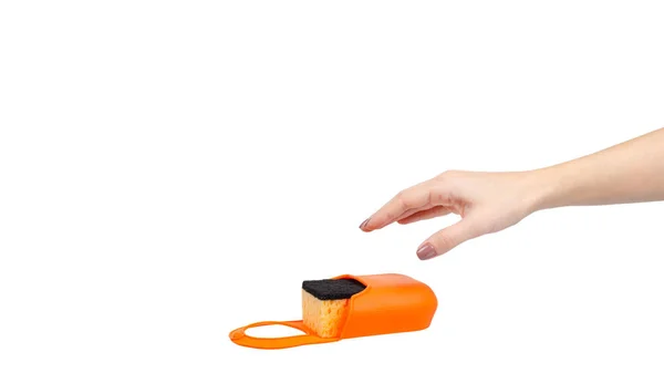 Keukenspons hanger, oranje siliconen gebruiksvoorwerp. geïsoleerd op wit. — Stockfoto