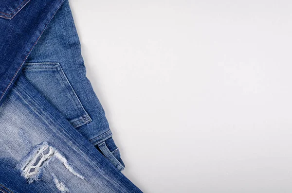 Текстура джинсов синего цвета с копировальным пространством. — стоковое фото