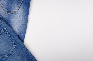 Kopya alanı olan mavi pamuklu kot kumaş arka plan. Üst görüntü fotoğrafı.