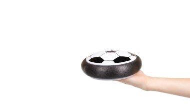 Futbol topuyla el, çocuklar için uçan oyuncak. Beyaz arka planda izole edilmiş. Uzayı kopyala, şablon.