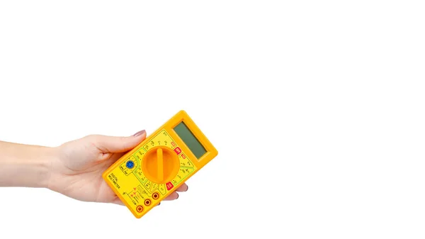 Hand Met Gele Plastic Multimeter Elektrisch Tester Gereedschap Geïsoleerd Witte — Stockfoto