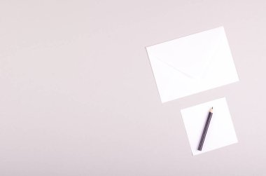 Zarflı kalem ve mektup, mektup yazma.