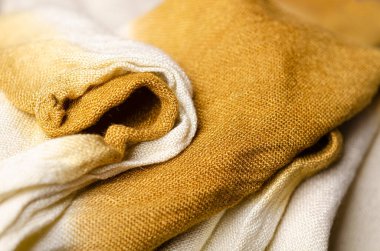 Sarı tekstil ve doku arka planı. Kumaş makro fotoğraf, kumaş desen.