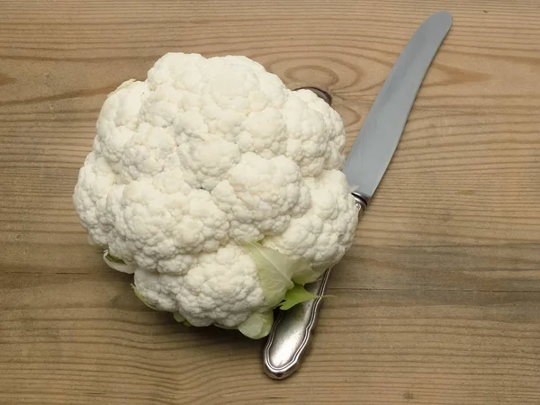 Cauliflower cabbage and knife — Stock Photo, Image