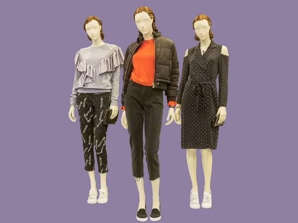 Three full-length female mannequins — Stock Photo, Image