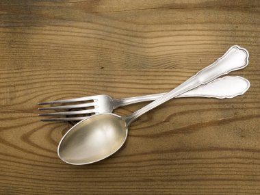 Gümüş kaşık ve çatal.