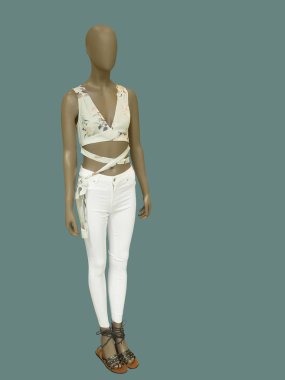 Tam uzunlukta kadın manken