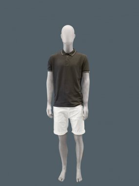 Tam uzunlukta erkek manken.