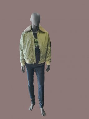 Tam uzunlukta erkek manken