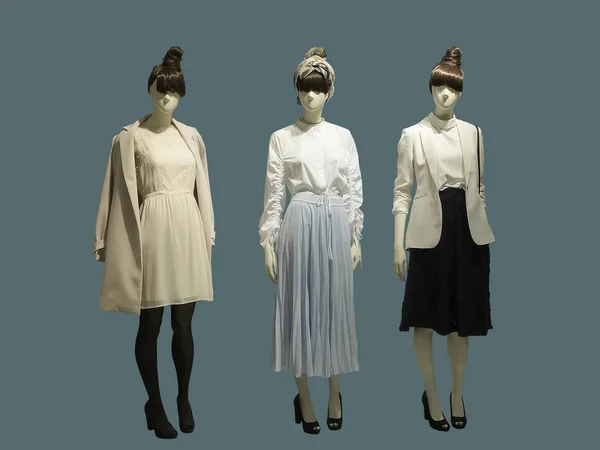 Üç kadın mankenler