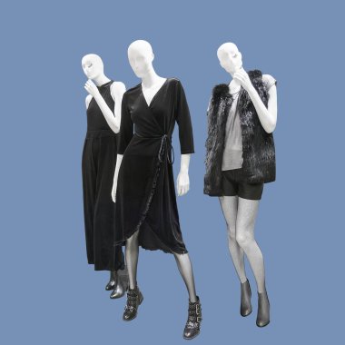 Üç kadın mankenler.