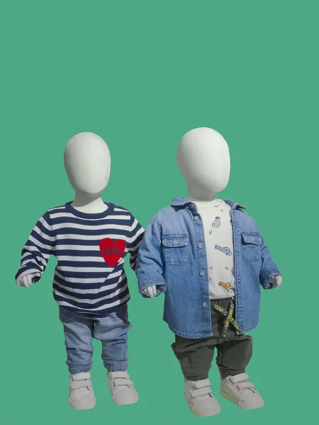Twee kinderen mannequins. — Stockfoto
