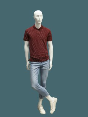 Tam uzunlukta erkek manken.