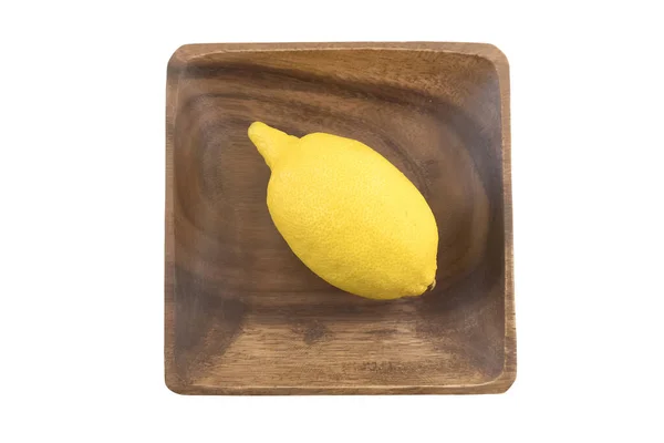 Лимон у дерев "яній посудині.. — стокове фото