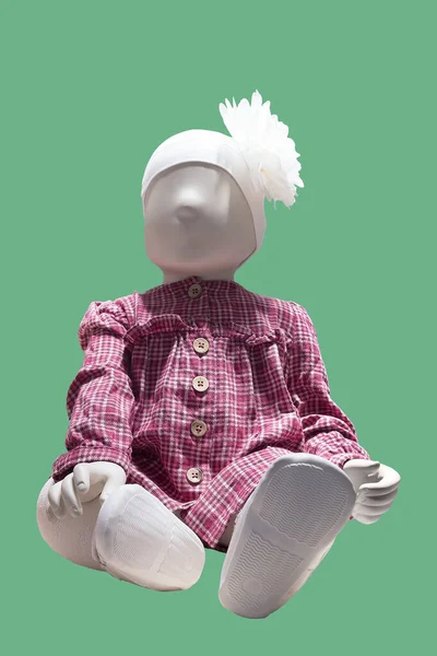 Маленькие Дети Манекен Одеты Повседневную Одежду Изолированы Зеленом Фоне Фирменных — стоковое фото
