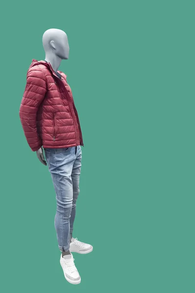 Volledige Mannelijke Mannequin Gekleed Modieuze Slijtage Geïsoleerd Groene Achtergrond Geen — Stockfoto