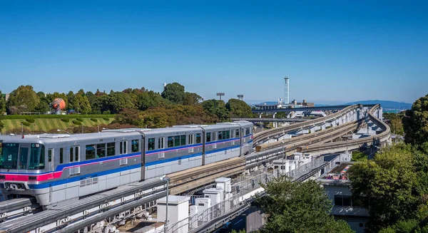 Gündüz metro treninin görüntüsü
